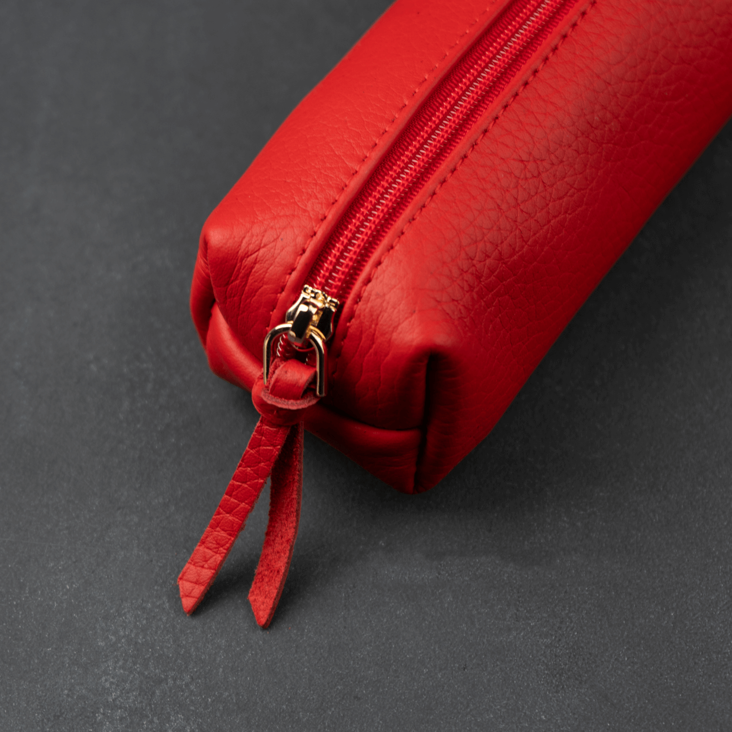 Elegant Leather Makeup Bag - Red - Aurora