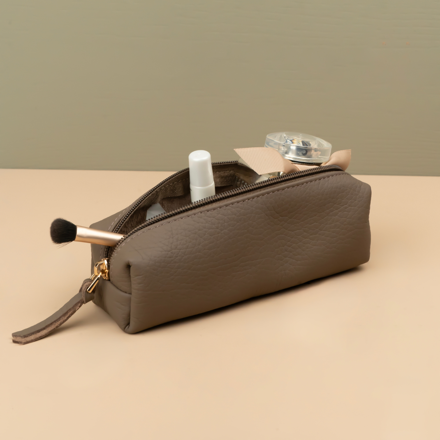 Elegant Leather Makeup Bag - Cream - Aurora