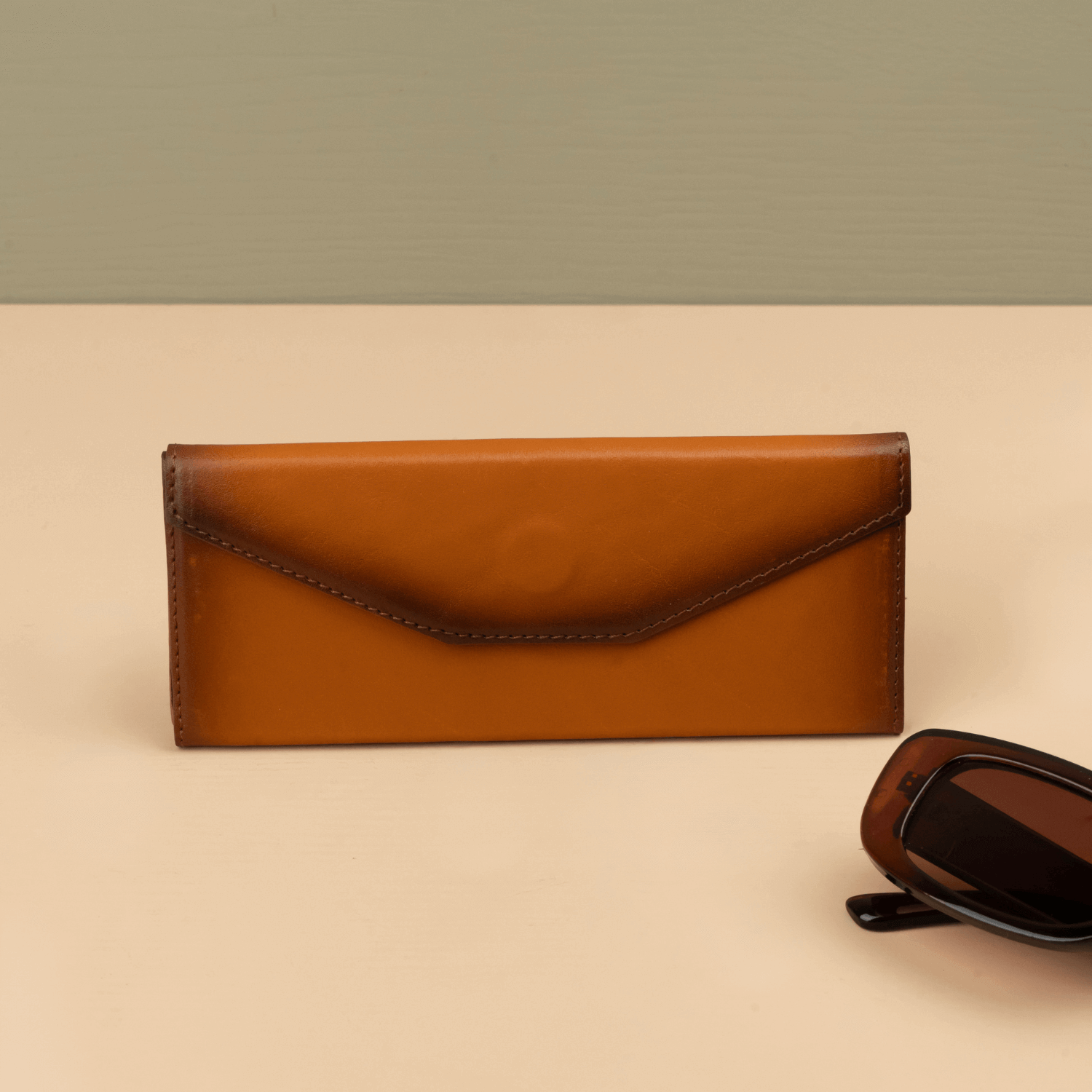 Rustic Brown Leather Sunglasses Case - LEATHEREE