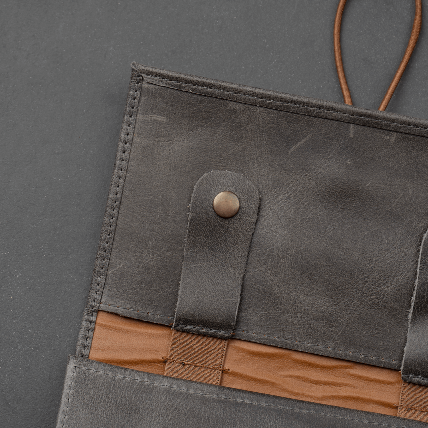 Grey Leather Travel Cable & Tech Organizer - LEATHERE