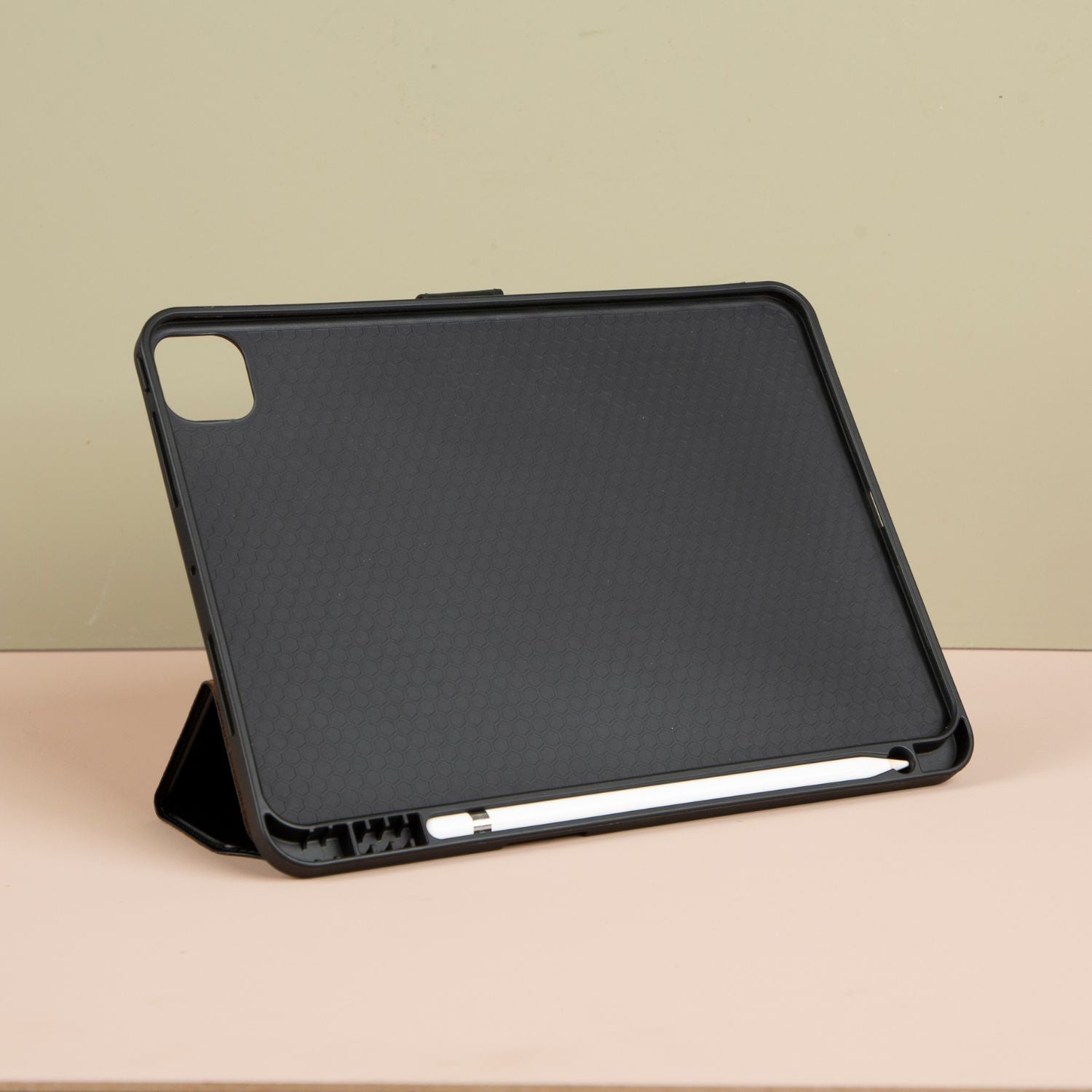 Premium Leather Case for iPad 11 Black | PATERSON