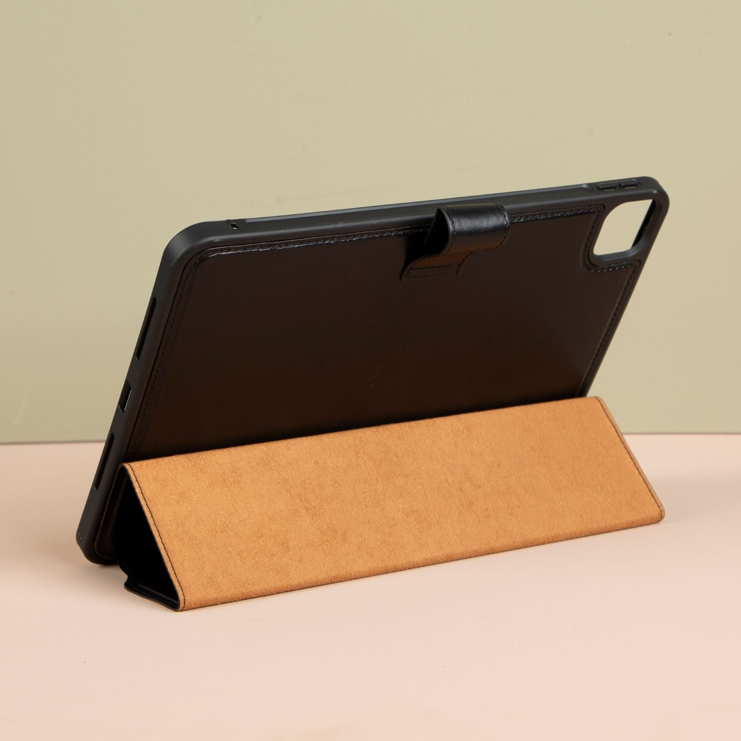 Premium Leather Case for iPad 11 Black | PATERSON