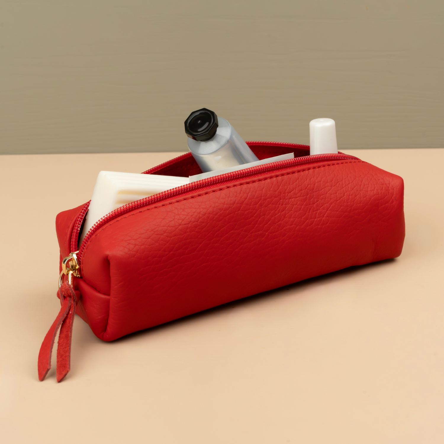 Elegant Leather Makeup Bag - Red - Aurora