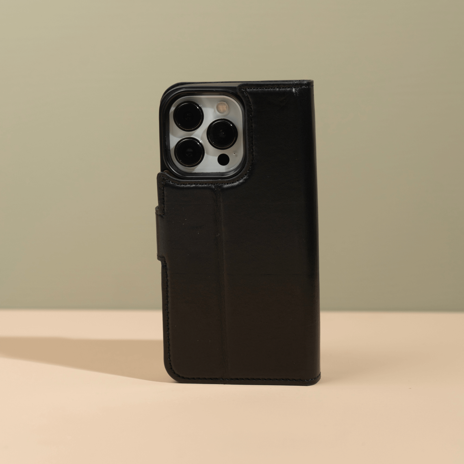 Black Leather iPhone 16 Series Wallet Case - LEATHERE