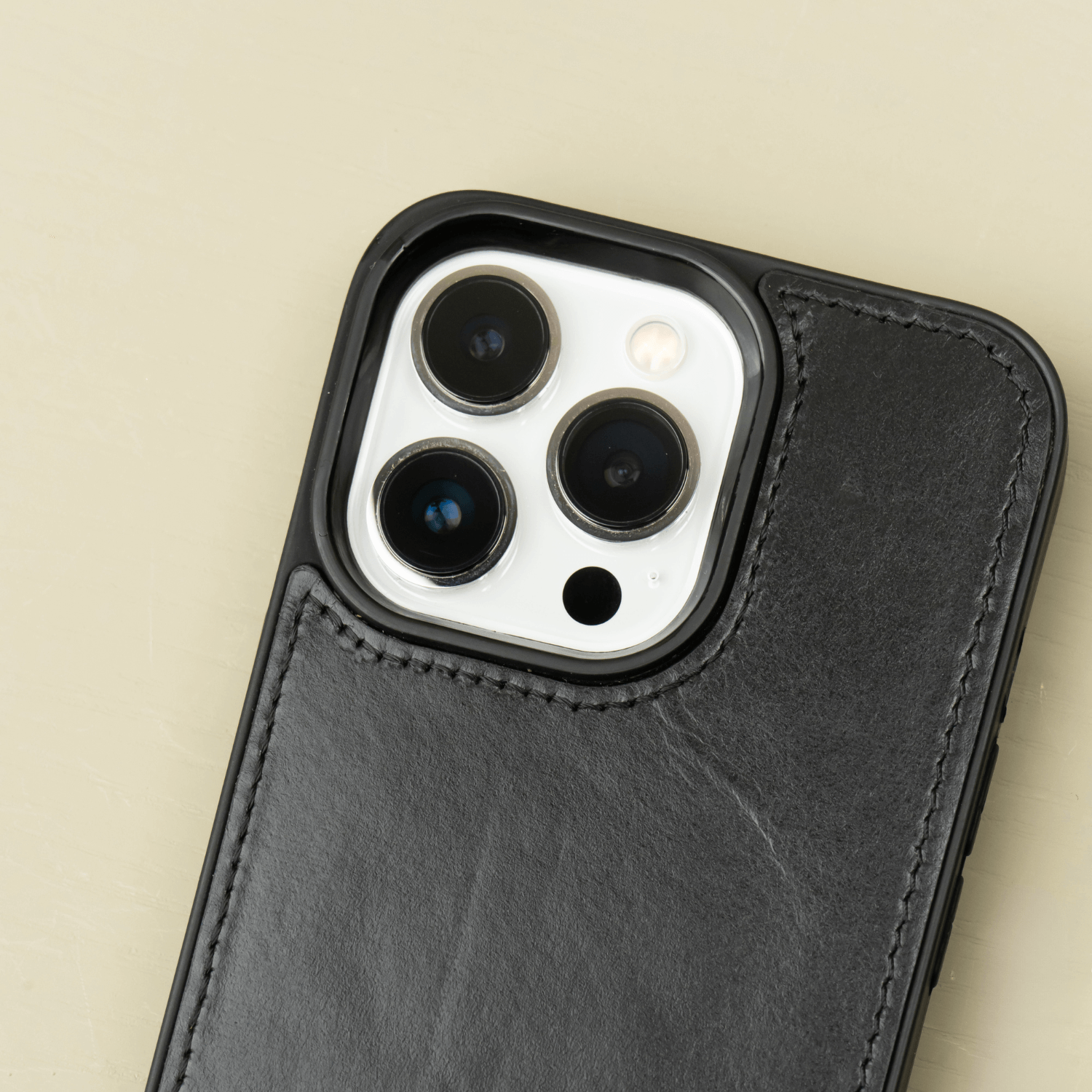 Black Leather iPhone 16 Series Snap-On Case - LEATHERE