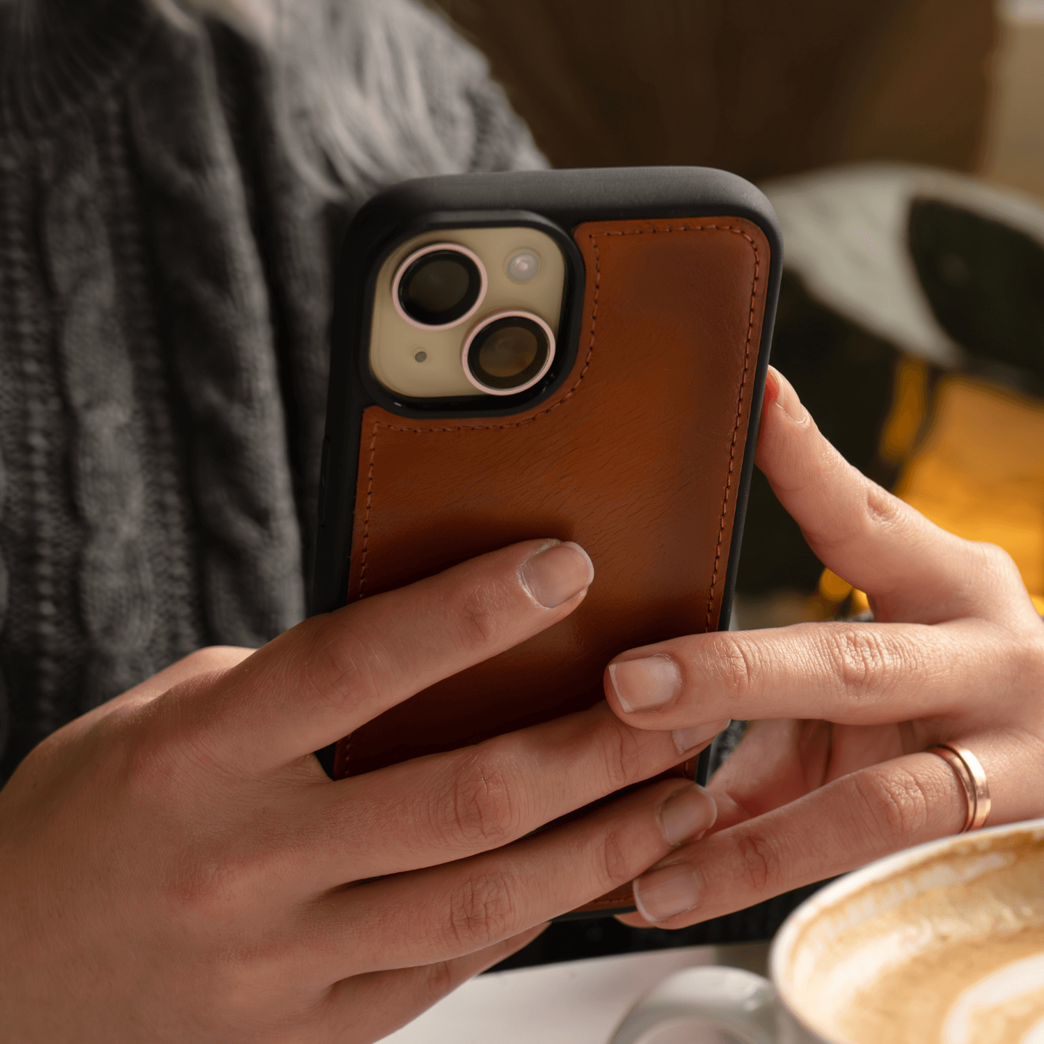 Black Leather iPhone 16 Series Snap-On Case - LEATHERE