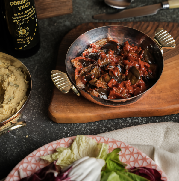 Handmade Copper Serving Pan: Culinary Excellence in Copper