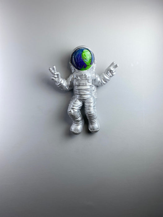 Astronaut 'the Encounter' Pop Art Wall Sculpture, Modern Wall Art - wboxgo.com