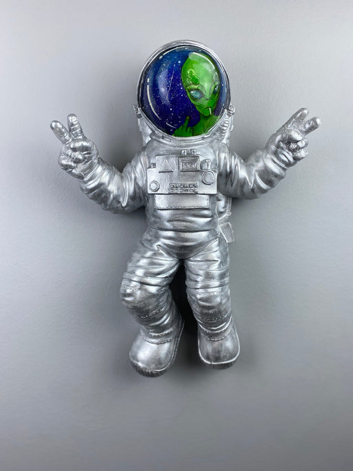 Astronaut 'the Encounter' Pop Art Wall Sculpture, Modern Wall Art - wboxgo.com