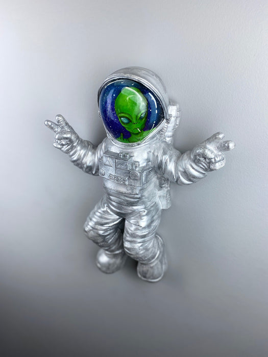 Astronaut 'the Encounter' Pop Art Wall Sculpture, Modern Wall Art - wboxgo.com