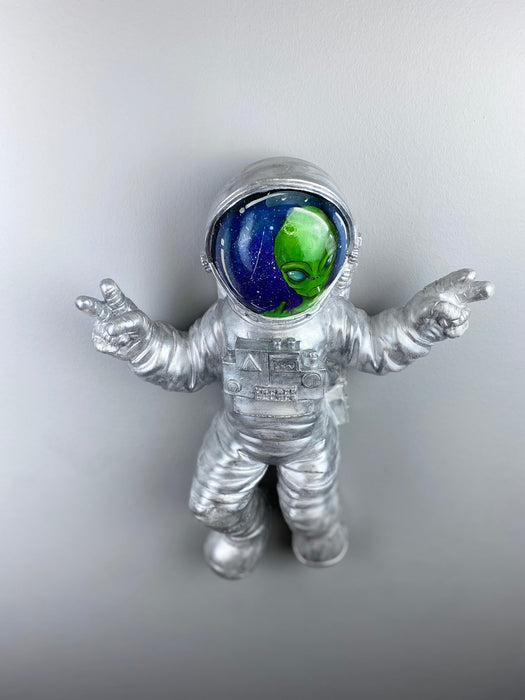 Astronaut 'the Encounter' Pop Art Wall Sculpture, Modern Wall Art - wboxgo.com